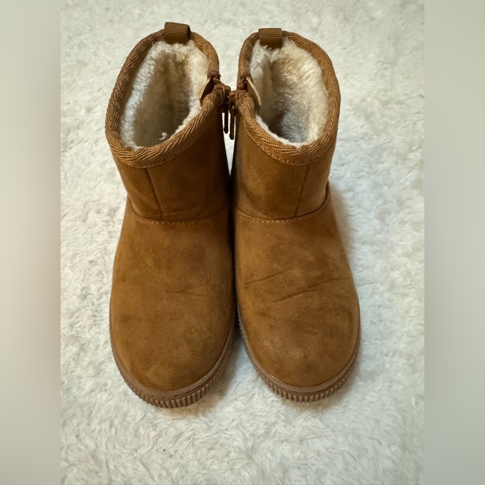 ❤️Cat & Jack Brown Kids Boots 9c
***Bundle 3 for $30***